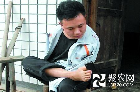 “無臂男”養雞創業成大戶