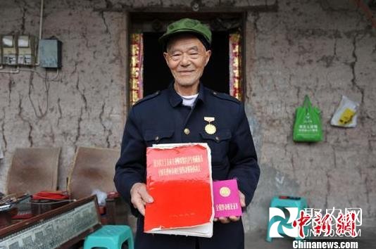 重慶83歲老勞模山區當豬倌